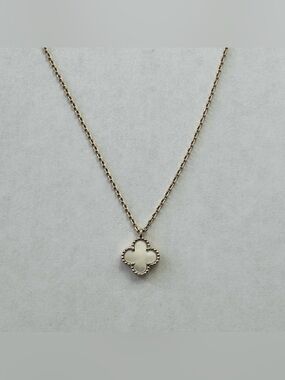 Van Cleef & Arpels Sweet Alhambra Pendant Necklace 18K YG Mother Of Pearl MOP